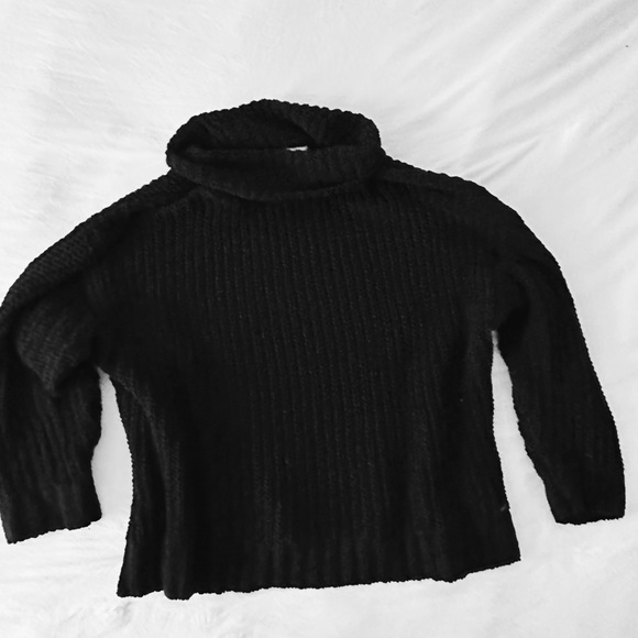 EUC Hollister Knit Turtle Neck Sweater - Picture 2 of 4